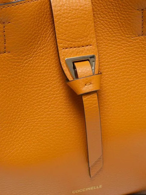 COCCINELLE ALBA Bolso de piel martillada con bandolera