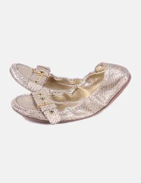 Miu Miu Bailarina ajustable dorada